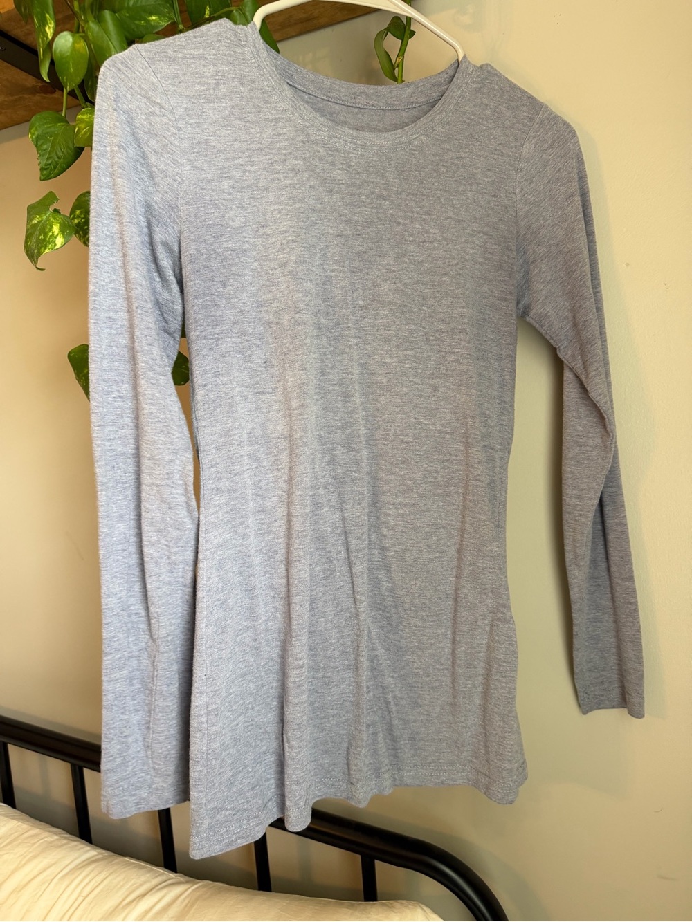 Women’s Long Sleeve Crewneck Top - Light Gray
